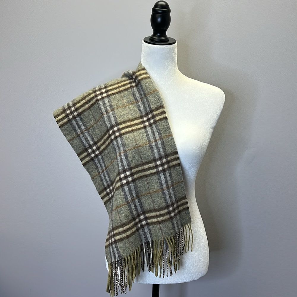 Burberry Classic Vintage Check 100% Lambs Wool Scarf - - Picture 3 of 7